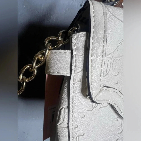 JUICY COUTURE NWT Stay in Circle Crossbody in Angel White - Picture 7 of 14